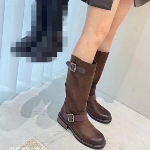 25秋冬季新款撤櫃單裡粗跟圓頭擦色皮帶釦時尚英倫女高筒騎士靴