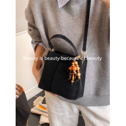 高級感爆款小包包女式2026秋冬新款潮時尚單肩手提包斜後後背包水桶包