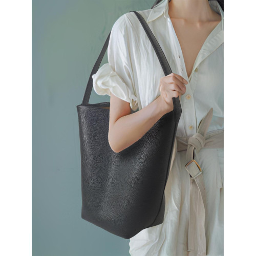 軟皮水桶包包女大容量真皮高級感通勤百搭單肩包托特包2026年新款