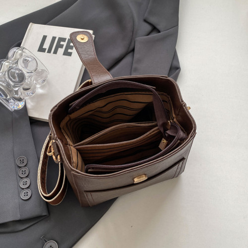 小衆韓版復古春夏百搭通勤寬肩帶斜後後背包包女2026新款高級感水桶包