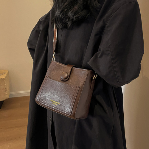 小衆韓版復古春夏百搭通勤寬肩帶斜後後背包包女2026新款高級感水桶包