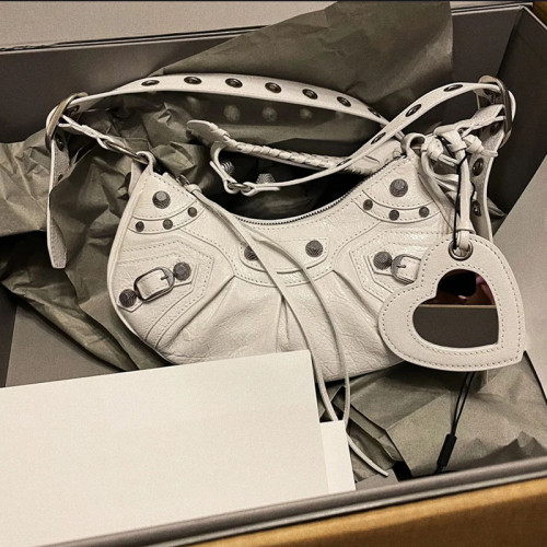 26新款mini機車包腋下包鉚釘流蘇三合一月牙褶皺牛皮單肩斜背女包 26新款mini機車包腋下包鉚釘流蘇三合一月牙褶皺牛皮單肩斜背女包