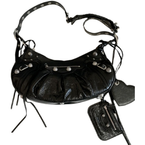 26新款mini機車包腋下包鉚釘流蘇三合一月牙褶皺牛皮單肩斜背女包 26新款mini機車包腋下包鉚釘流蘇三合一月牙褶皺牛皮單肩斜背女包