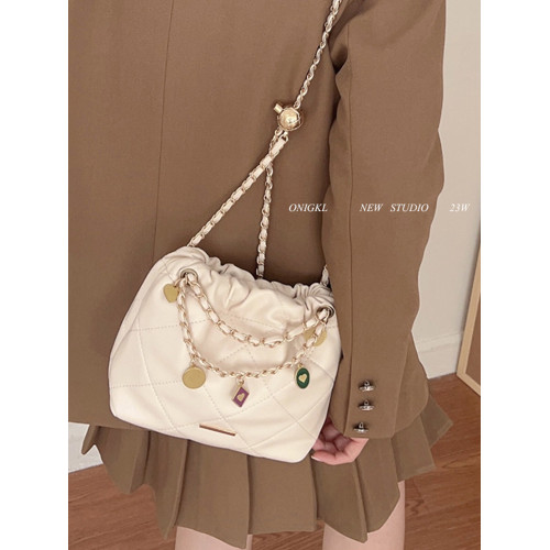 復古通勤包包女夏季2025新款潮單肩斜後後背包百搭ins菱格鏈條水桶包 復古通勤包包女夏季2025新款潮單肩斜後後背包百搭ins菱格鏈條水桶包