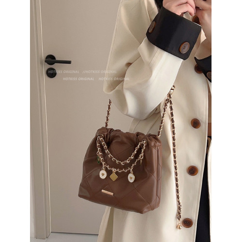 復古通勤包包女夏季2025新款潮單肩斜後後背包百搭ins菱格鏈條水桶包 復古通勤包包女夏季2025新款潮單肩斜後後背包百搭ins菱格鏈條水桶包