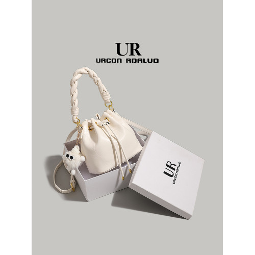 UR簡約抽繩水桶包女2025新款百搭流行手提包通勤腋下包單肩斜後後背包