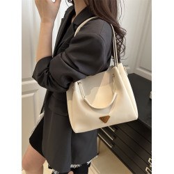 高級感小衆時尚手拎水桶包女2025新款潮菜籃子上班通勤單肩斜後後背包