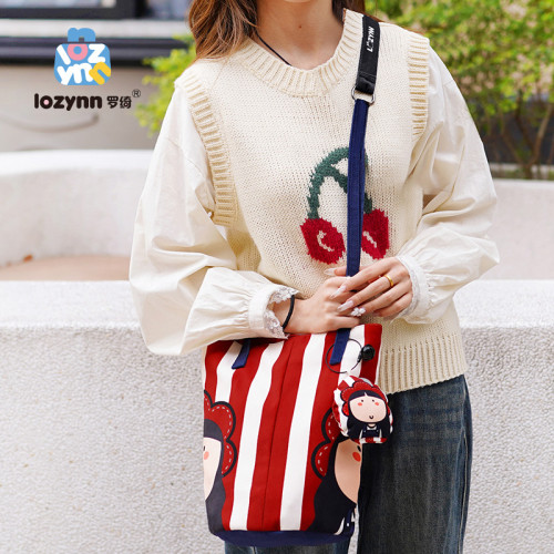 羅綺 x 小蔲 插畫師聯名款大容量磁吸可愛卡通肩帶斜背水桶包單肩