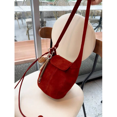 復古磨砂麂皮水桶包女2026新款高級感南瓜包休閒百搭大容量斜後後背包