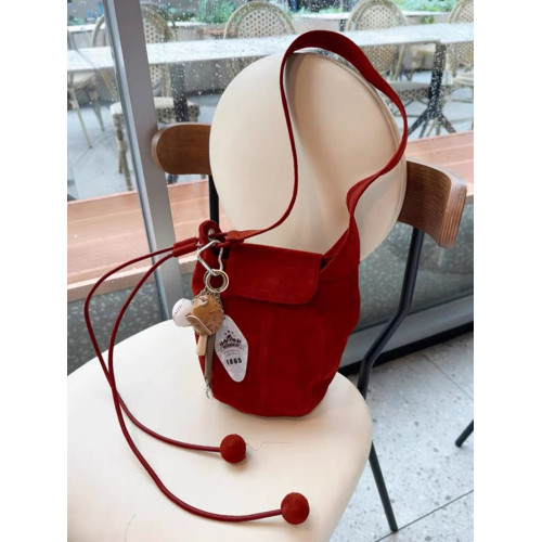 復古磨砂麂皮水桶包女2026新款高級感南瓜包休閒百搭大容量斜後後背包