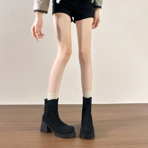 牛皮版~粗腿短靴女大筒圍加絨馬丁靴厚底高跟菸筒靴胖mm大碼靴子