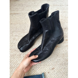 小衆高級設計感分趾豬蹄靴女款粗跟不累腳短靴百搭瘦瘦菸筒馬丁靴