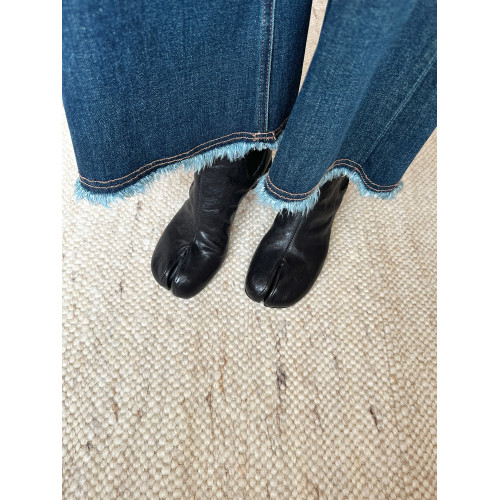 小衆高級設計感分趾豬蹄靴女款粗跟不累腳短靴百搭瘦瘦菸筒馬丁靴