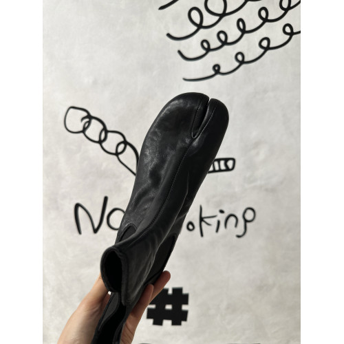 小衆高級設計感分趾豬蹄靴女款粗跟不累腳短靴百搭瘦瘦菸筒馬丁靴