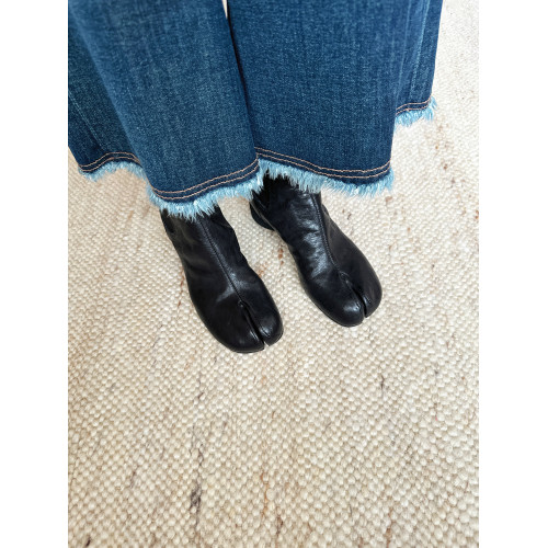 小衆高級設計感分趾豬蹄靴女款粗跟不累腳短靴百搭瘦瘦菸筒馬丁靴