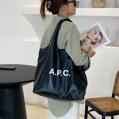 法國小衆APC女士印花皮質托特包大容量單肩通勤電腦包tote包 法國小衆APC女士印花皮質托特包大容量單肩通勤電腦包tote包