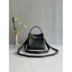 訂單~尾貨~特價新款小衆設計簡約純頭層牛皮菜籃子腋下水桶包