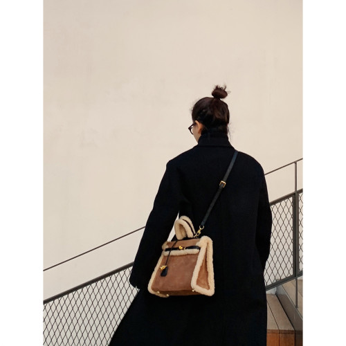 小優家包包 真羊羔毛包毛毛包包女大容量單肩手提包女包新款2026 小優家包包 真羊羔毛包毛毛包包女大容量單肩手提包女包新款2026