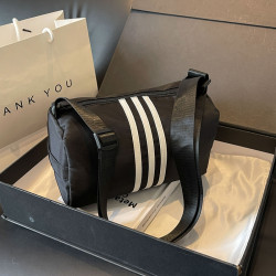 小衆吐司包2025新款時尚運動健身包短途旅行枕頭休閒寬肩帶斜後後背包