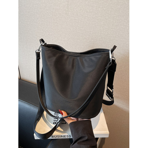 高級感包包女式2025新款超火輕便牛津布腋下水桶包小衆單肩斜後後背包 高級感包包女式2025新款超火輕便牛津布腋下水桶包小衆單肩斜後後背包