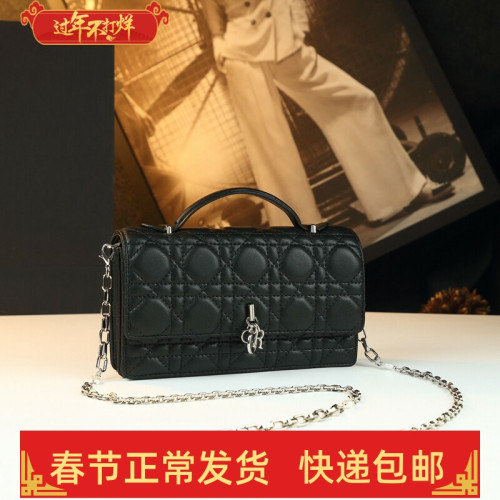 2025夏季新款高級感小香風手提包經典菱格鏈條包單肩斜背小方包 2025夏季新款高級感小香風手提包經典菱格鏈條包單肩斜背小方包