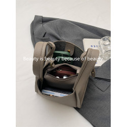 高級感小包包女式2026春夏新款潮時尚手拎袋手提包百搭斜背水桶包