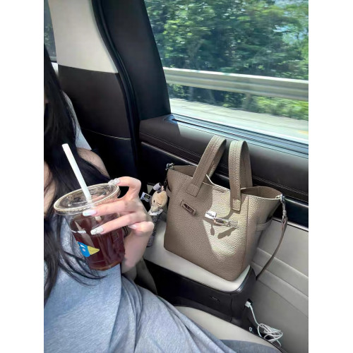 2025新款高級感手提菜藍子水桶包小衆設計百搭荔枝紋單肩斜後後背包潮