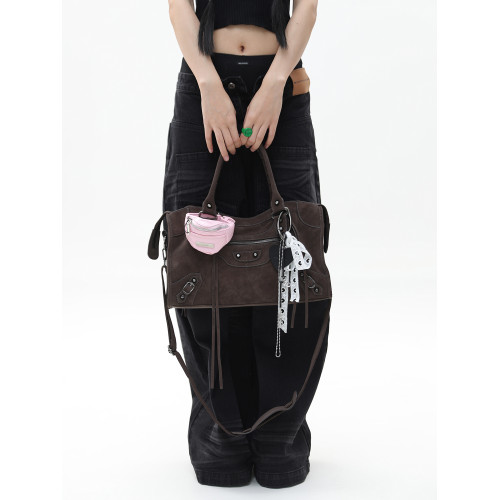 簡著 /限定麂皮絨·棕色巴黎鉚釘辣妹機車包 復古通勤單肩斜後後背包