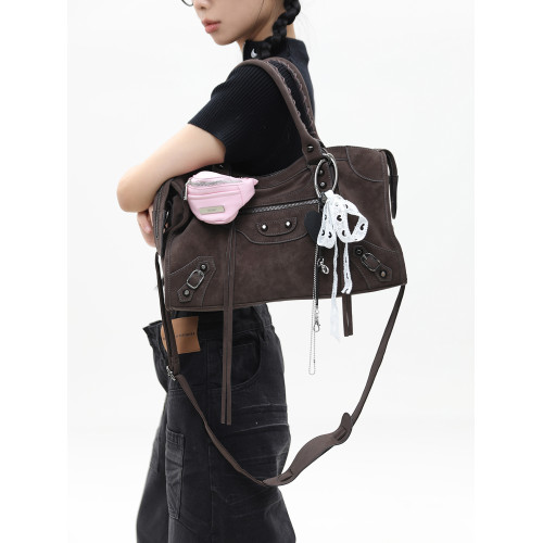 簡著 /限定麂皮絨·棕色巴黎鉚釘辣妹機車包 復古通勤單肩斜後後背包