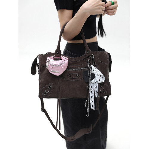 簡著 /限定麂皮絨·棕色巴黎鉚釘辣妹機車包 復古通勤單肩斜後後背包