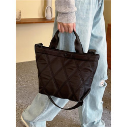 時尚簡約黑色包包女新款潮百搭菱格手提水桶包休閒單肩斜後後背包