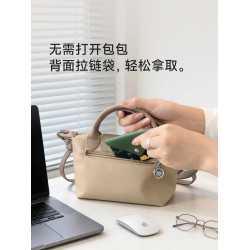 音樂家新款尼龍通勤斜後後背包女士百搭餃子包輕便實用手機雜物小包包