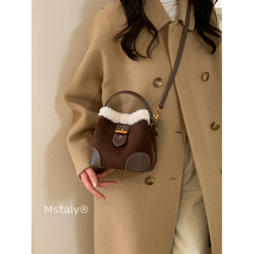 超火羊羔毛手提麂皮絨水桶包女2026新款時尚百搭斜後後背包外出小拎包 超火羊羔毛手提麂皮絨水桶包女2026新款時尚百搭斜後後背包外出小拎包