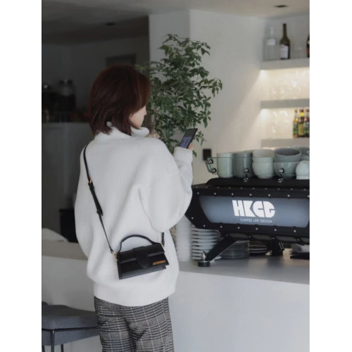 法式jacquemus小衆設計迷你單肩斜背手提高級質感小包法棍包包女 法式jacquemus小衆設計迷你單肩斜背手提高級質感小包法棍包包女