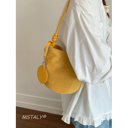 秋上新復古麂皮絨水桶包女質感百搭通勤單肩腋下包外出雜物小拎包