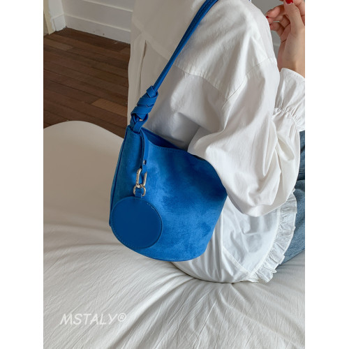 秋上新復古麂皮絨水桶包女質感百搭通勤單肩腋下包外出雜物小拎包