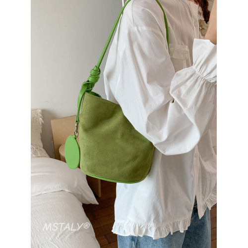 秋上新復古麂皮絨水桶包女質感百搭通勤單肩腋下包外出雜物小拎包