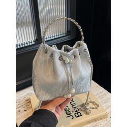 今年流行爆款包包女秋冬2026新款小衆鏈條斜背小包手提褶皺水桶包