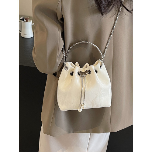 今年流行爆款包包女秋冬2026新款小衆鏈條斜背小包手提褶皺水桶包