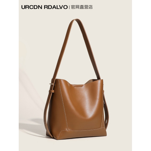 UR簡約高級質感水桶包女2025新款潮百搭大容量上班通勤斜背托特包