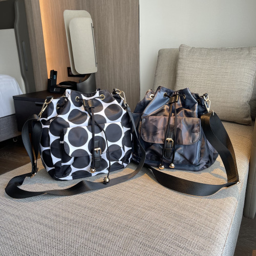 高質感新款水桶包女韓版尼龍布時尚百搭休閒大容量抽繩單肩斜後後背包