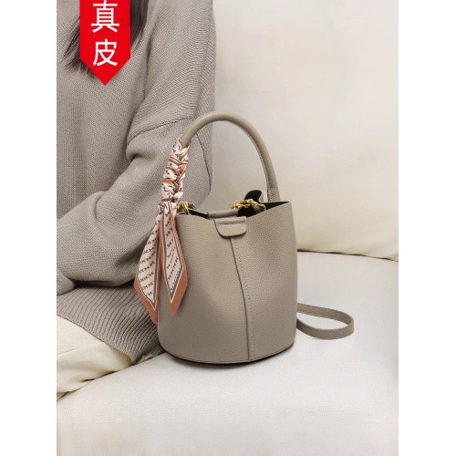 包包2026新款春夏潮時尚女包單肩斜後後背包真皮包手提包水桶包菜籃子 包包2026新款春夏潮時尚女包單肩斜後後背包真皮包手提包水桶包菜籃子