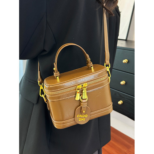 小衆時尚手拎水桶包女2025秋冬新款復古百搭單肩包高級感休閒女包