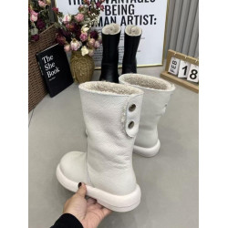 品牌鞋皮面荔枝紋白色雪地靴女冬加絨中筒靴子2025新款平底馬丁靴