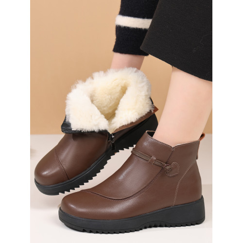 真皮羊毛老人棉鞋女冬加絨雪地靴中老年短靴奶奶保暖防滑媽媽鞋