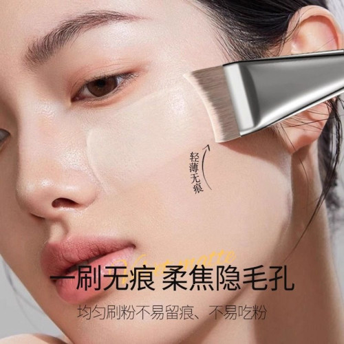 化妝師推薦刀鋒粉底刷不吃粉弧形化妝刷服帖無痕粉底液刷隔離底妝