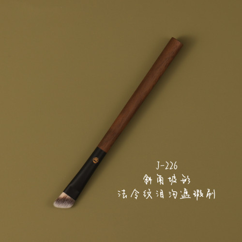 妮可推薦仙寶蘭J226斜角坡形法令紋遮瑕刷遮淚溝黑眼圈痘印扁頭