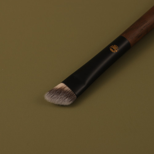 妮可推薦仙寶蘭J226斜角坡形法令紋遮瑕刷遮淚溝黑眼圈痘印扁頭