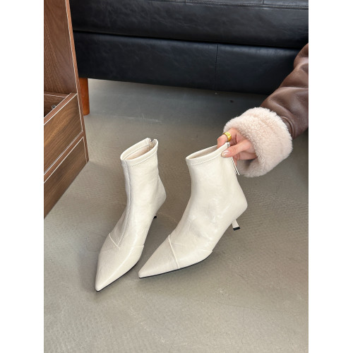 白色尖頭小跟短靴女2025秋新款法式時尚配裙子軟皮彈力瘦瘦靴細跟