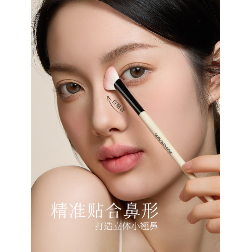 古迪流光貝母半扇形鼻影刷貼合鼻翼修容刷斜頭鐮刀隂影高光化妝刷
